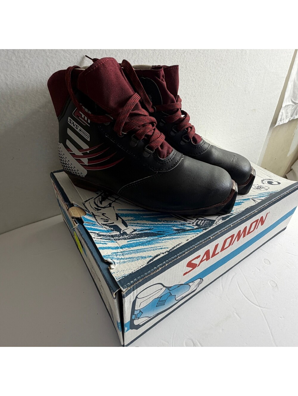 Vintage Salomon 411 SNS Profil Cross Country Ski Boots Size 39 EU / 9.5 UK C-9